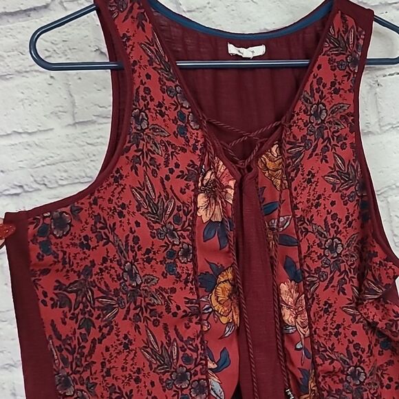 Maurices Plus 1X 16/18 Sleeveless Mixed Media Floral Blouse Tassel Lace Up Top - Picture 3 of 9